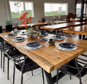 Mesa Virola 2,50mX0,90cm com 10 Cadeiras Rattan